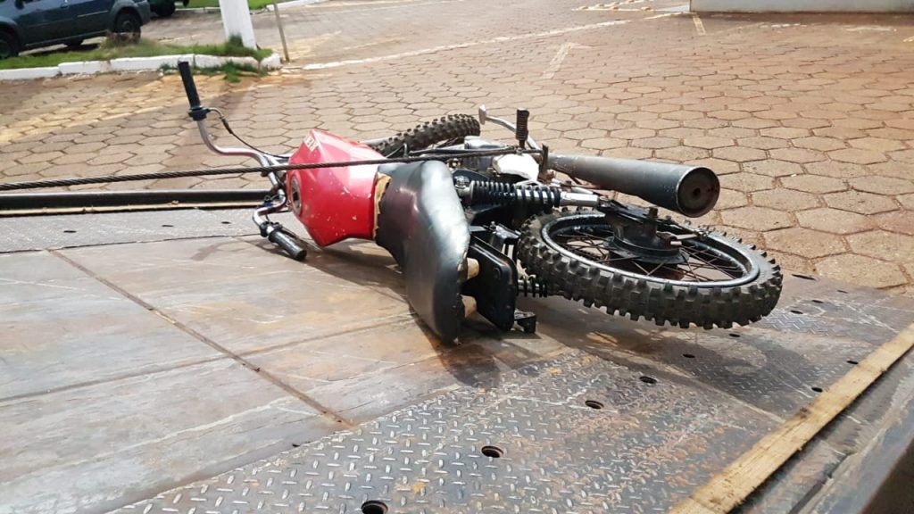 Motocicleta adulterada é apreendida pela PM em Santa Tereza do Oeste e levada à 15ª SDP Motocicleta adulterada é apreendida pela PM em Santa Tereza do Oeste e levada à 15ª SDP