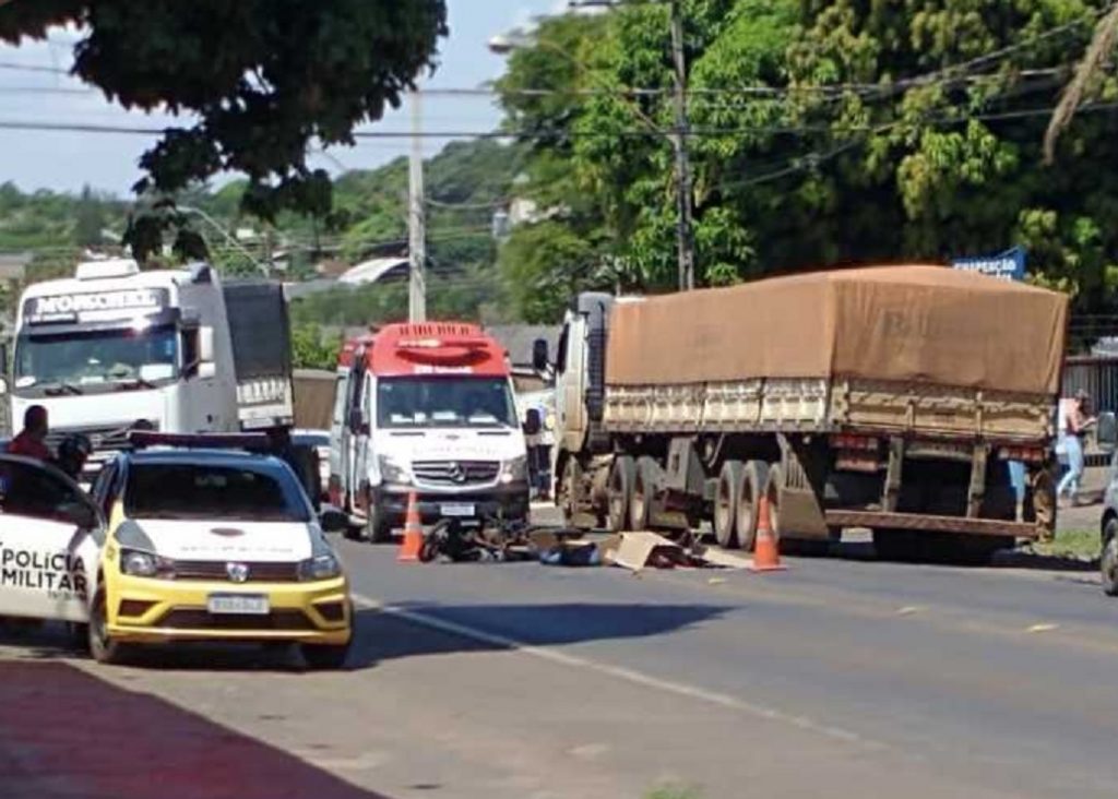 Motociclista morre após acidente com caminhão em Guaíra Motociclista morre após acidente com caminhão em Guaíra