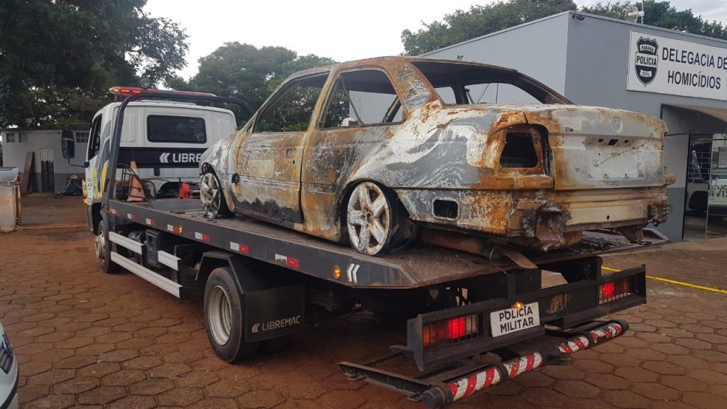 Logus furtado ontem é localizado após ser completamente destruído por incêndio Logus furtado ontem é localizado após ser completamente destruído por incêndio