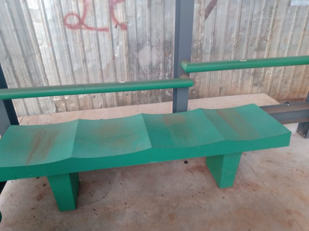 Internauta reclama sobre condição do ponto de ônibus no Bairro Parque Verde