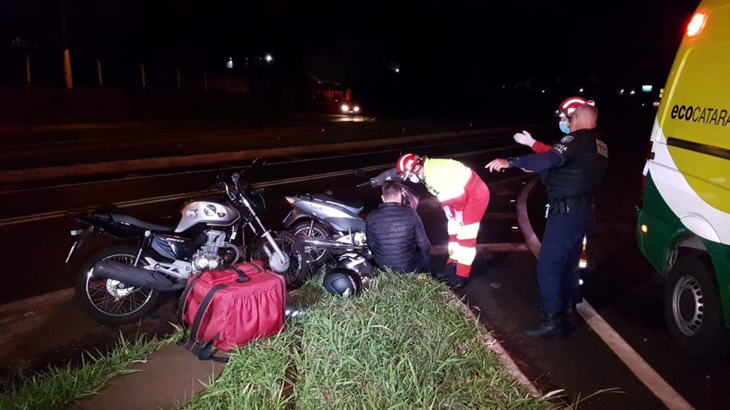 Acidente entre motos é registrado na BR-277, no Trevo da Portal