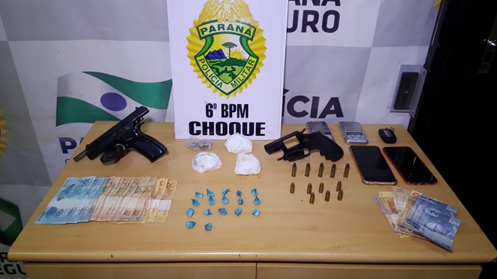 Choque apreende drogas, munições, armas e detém trio no Bairro Santo Onofre