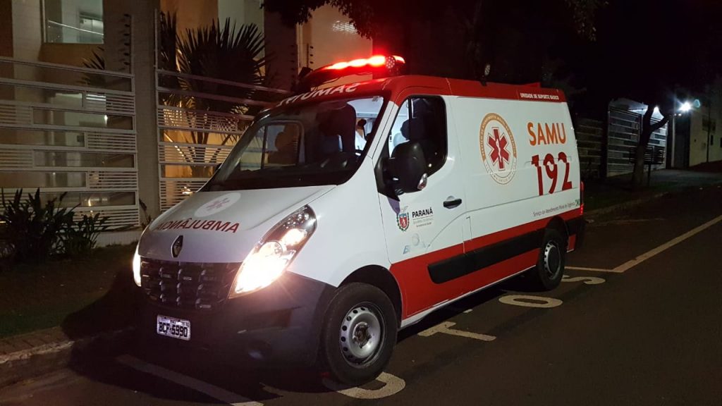 Mulher de 71 anos é socorrida pelo Samu após passar mal com sintomas de Covid-19, no Centro