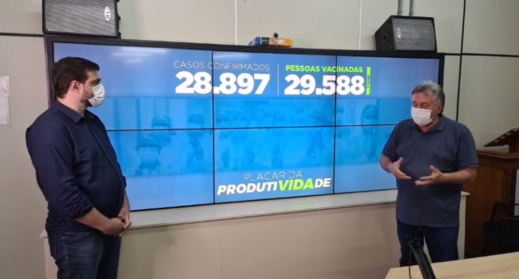 Chefe de gabinete e secretário da saúde prestam contas sobre dinheiro investido na saúde