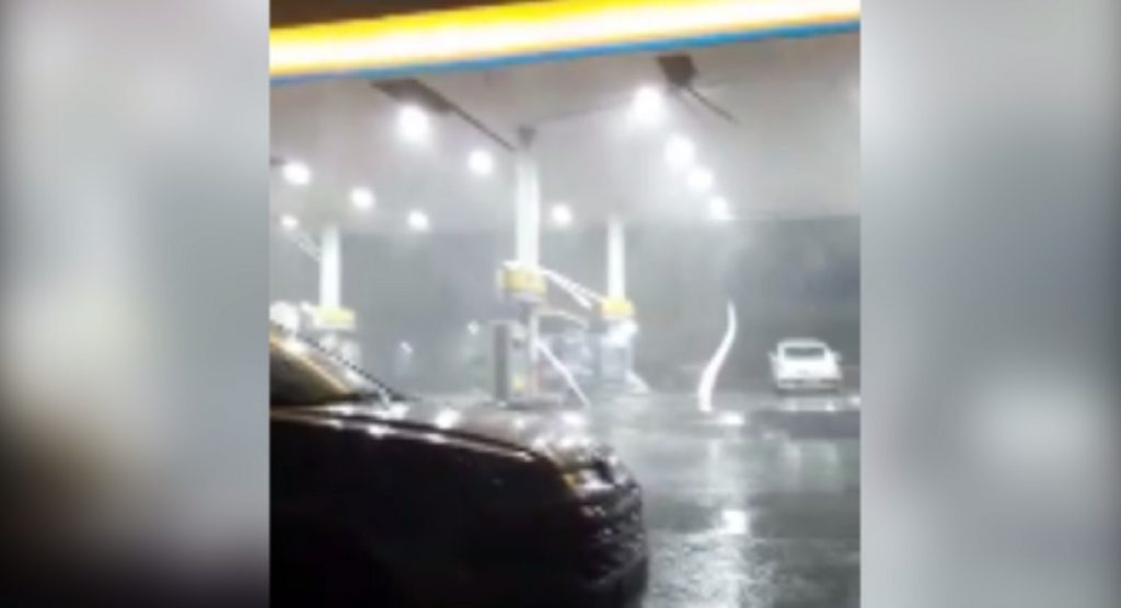 Vídeos mostram estragos causados pela forte chuva em Ubiratã