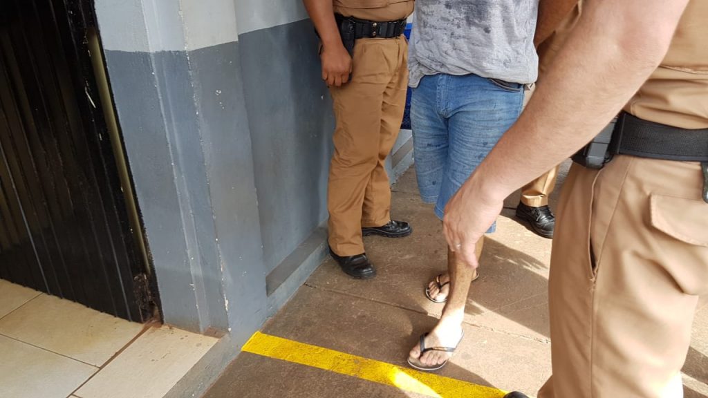 Menos de duas horas após ser solto, homem é detido com carro furtado e volta para a Cadeia Pública de Cascavel
