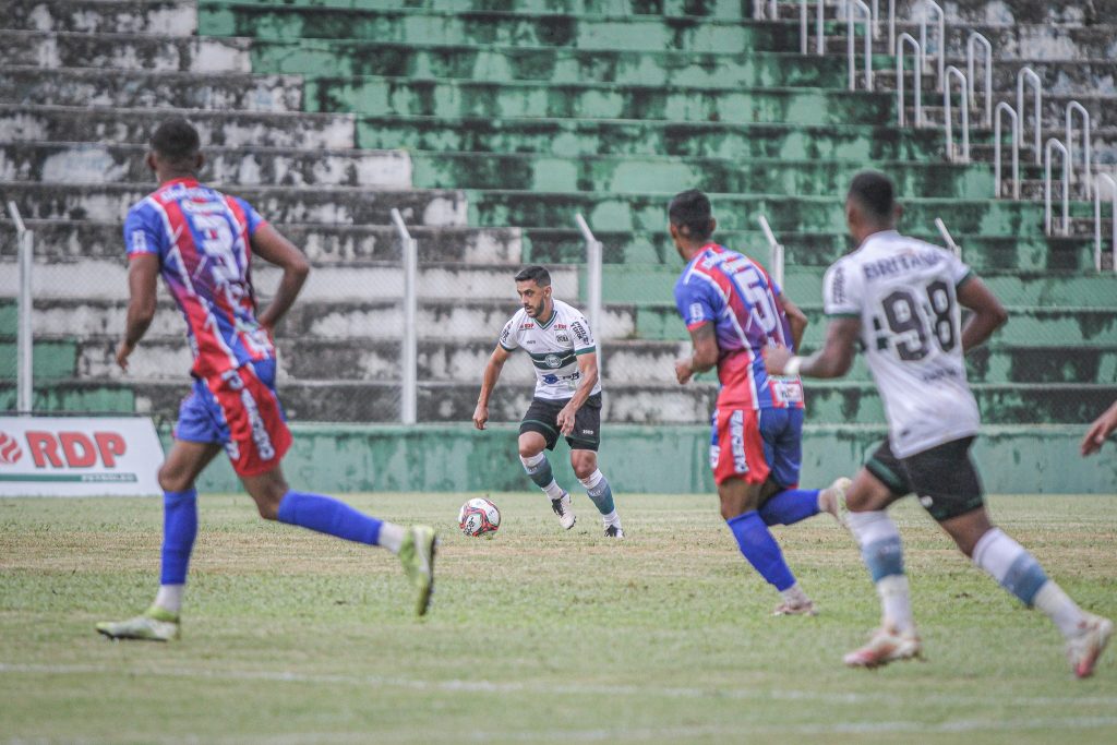 Chuva interrompe partida entre Coritiba e CCR, em Arapongas; segundo tempo será disputado amanhã (28)