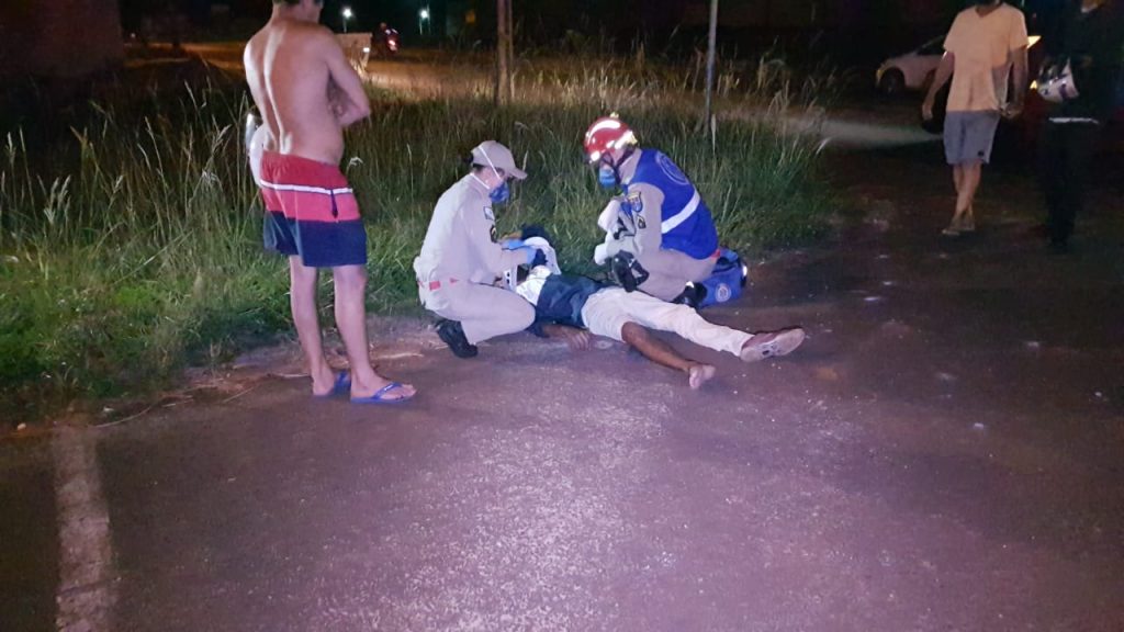 Colisão entre carro e moto deixa jovem de 18 anos ferido no Bairro Florais do Paraná