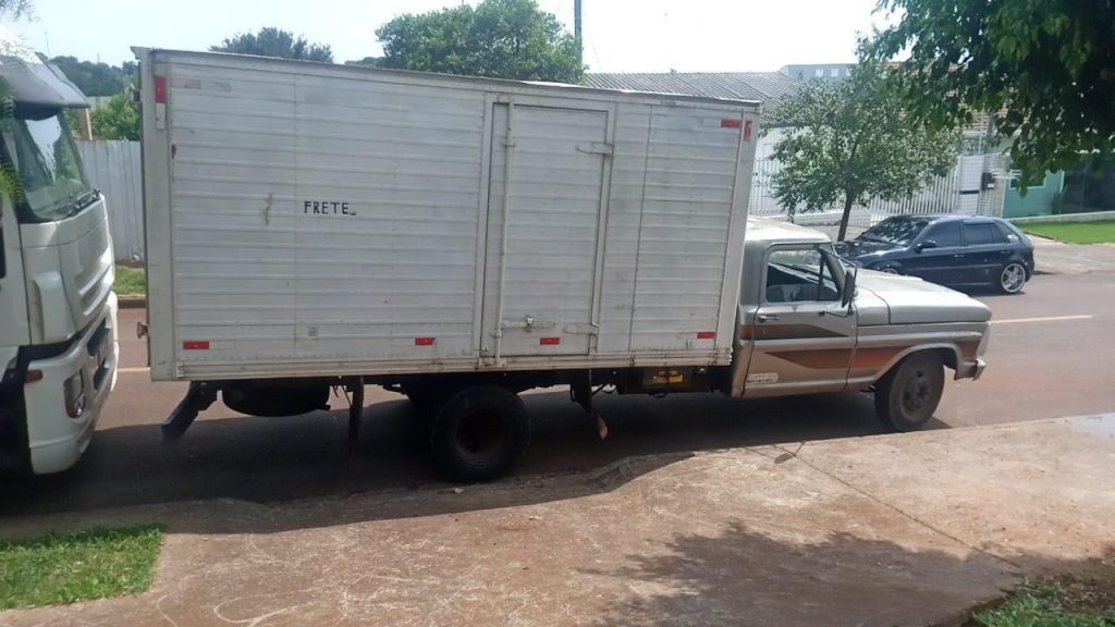 Caminhonete F-4000 com placa ADC4E98 é furtada em Cascavel