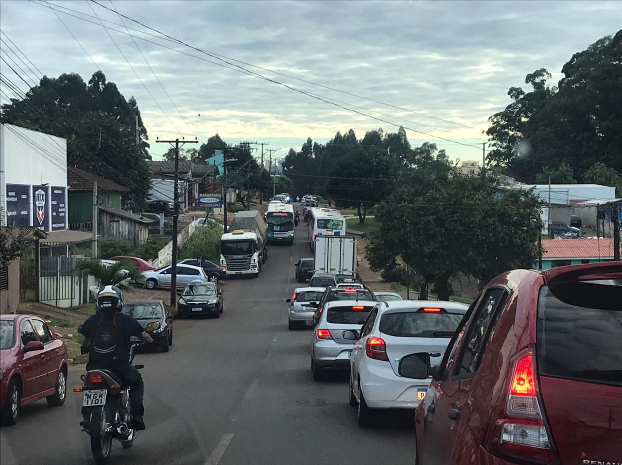 Há meses enfrentando o problema, moradores do XIV de Novembro pedem solução para congestionamentos Imagem referente a Há meses enfrentando o problema, moradores do XIV de Novembro pedem solução para congestionamentos