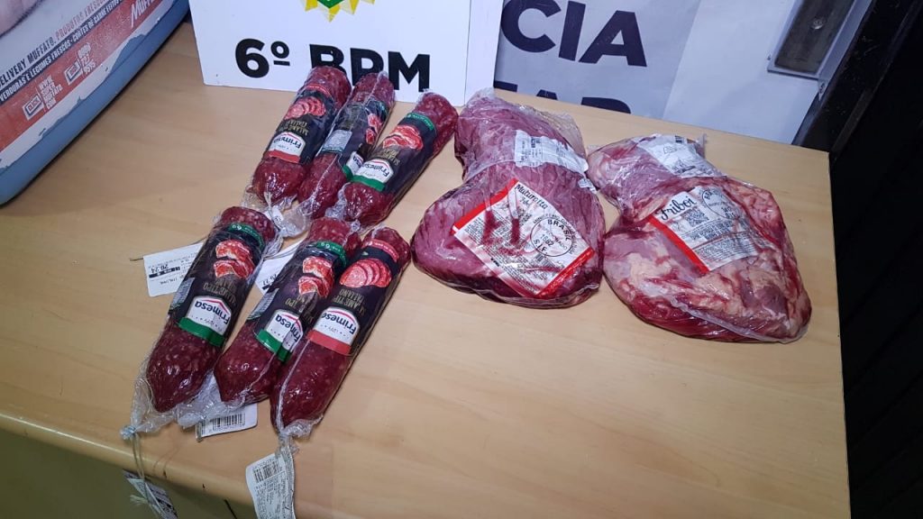 Homem é detido ao tentar furtar picanha e salame de supermercado na Rua JK