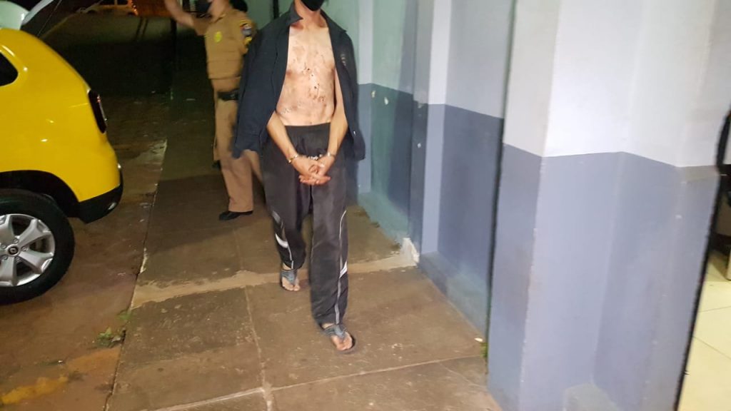 Autor do crime de homicídio no Bairro Periolo é levado até a Delegacia de Polícia