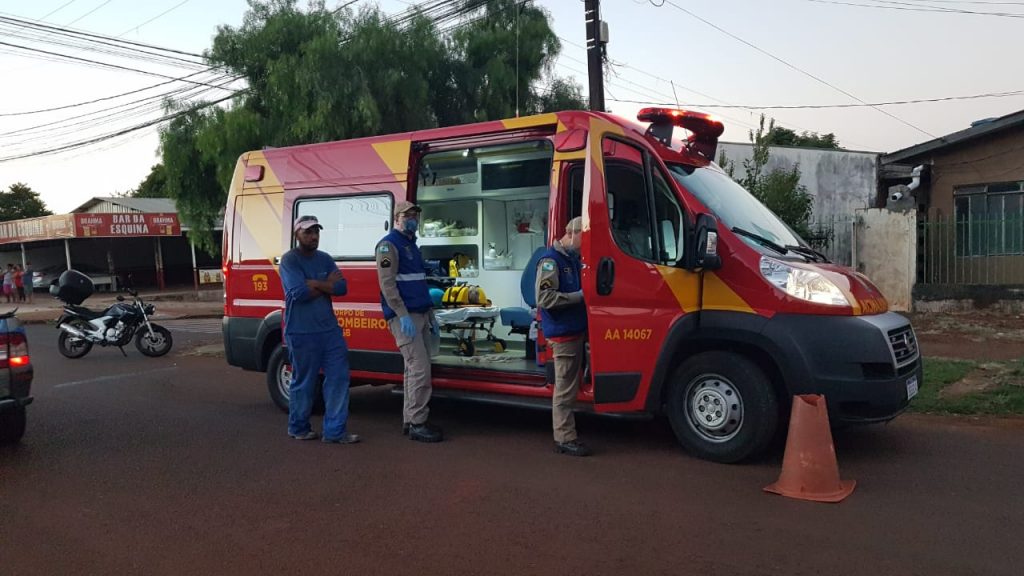 Motociclista fica ferido ao bater contra carro no Bairro Cataratas