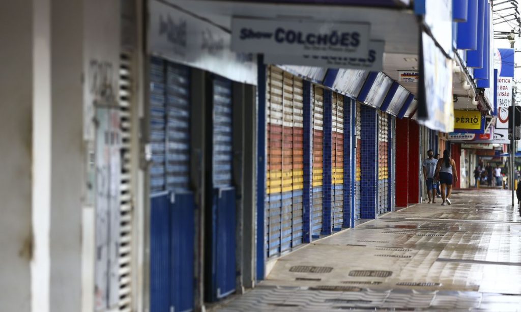 Juíza determina novo fechamento de parte do comércio no Distrito Federal