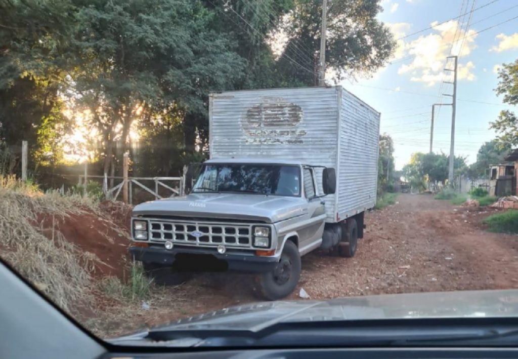 Caminhonete F-4000 que havia sido furtada ontem é recuperada pela PM no Bairro Interlagos