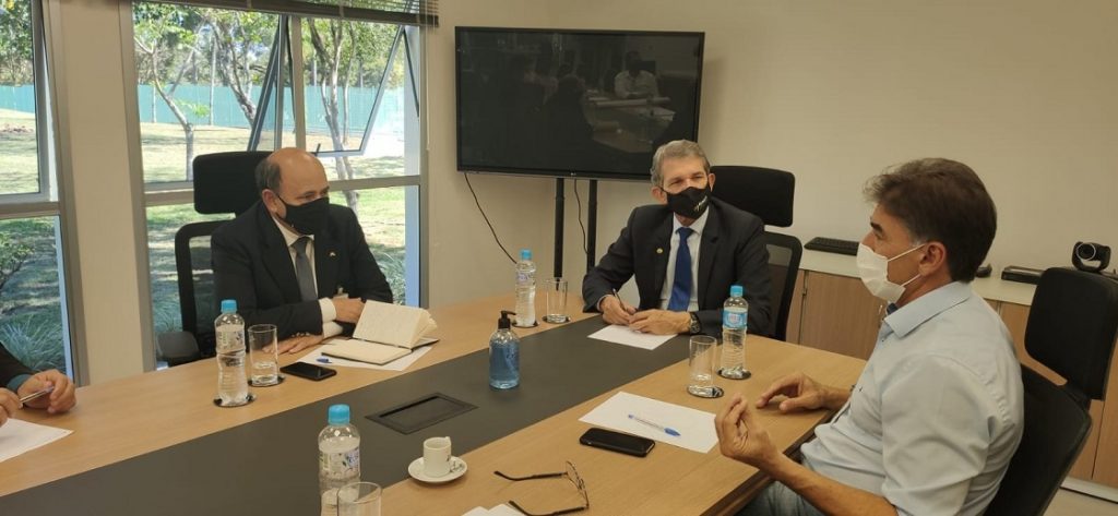 General Joaquim Silva e Luna recebe Paranhos em sua última audiência como presidente da Itaipu