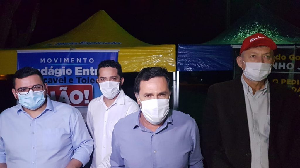 Contra a instalação de pedágio entre Cascavel e Toledo, representantes municipais fazem manifestação na BR-467