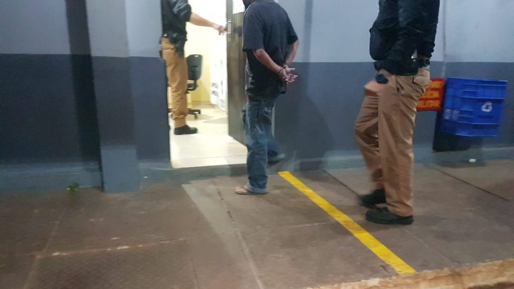 Morador de rua é detido pela Polícia Militar após roubar celular, no Alto Alegre