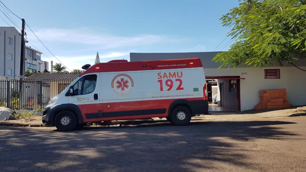 Homem de 46 anos passa mal e é socorrido pelo Samu na Rua Belo Horizonte, no Bairro Neva