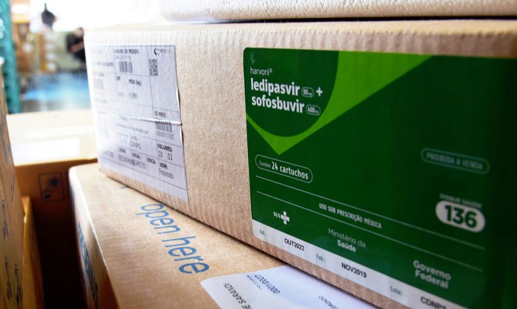 Covid-19: Mais de mil municípios relatam risco de ficar sem kit intubação