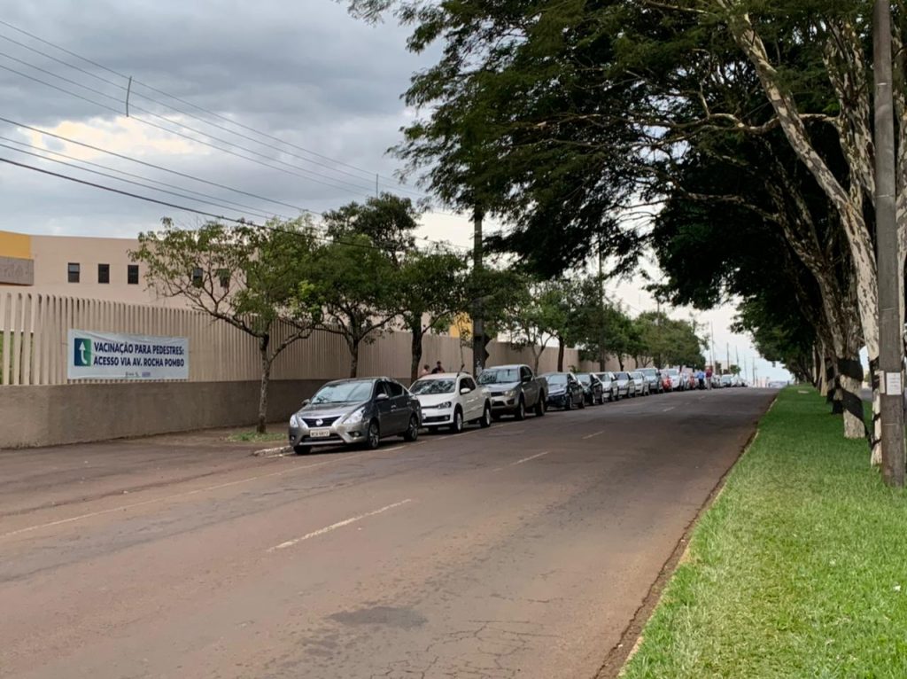 Idosos de 66 anos continuam a ser vacinados nesta sexta-feira em horário diferenciado