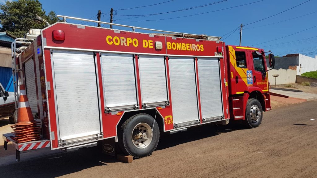 Incêndio é registrado às margens da PR-486 em Cascavel