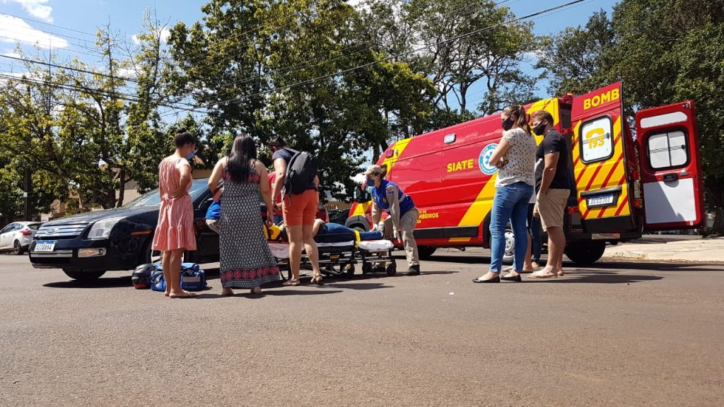 Acidente envolvendo Fusion e moto deixa mulher ferida na Rua Presidente Kennedy Acidente envolvendo Fusion e moto deixa mulher ferida na Rua Presidente Kennedy