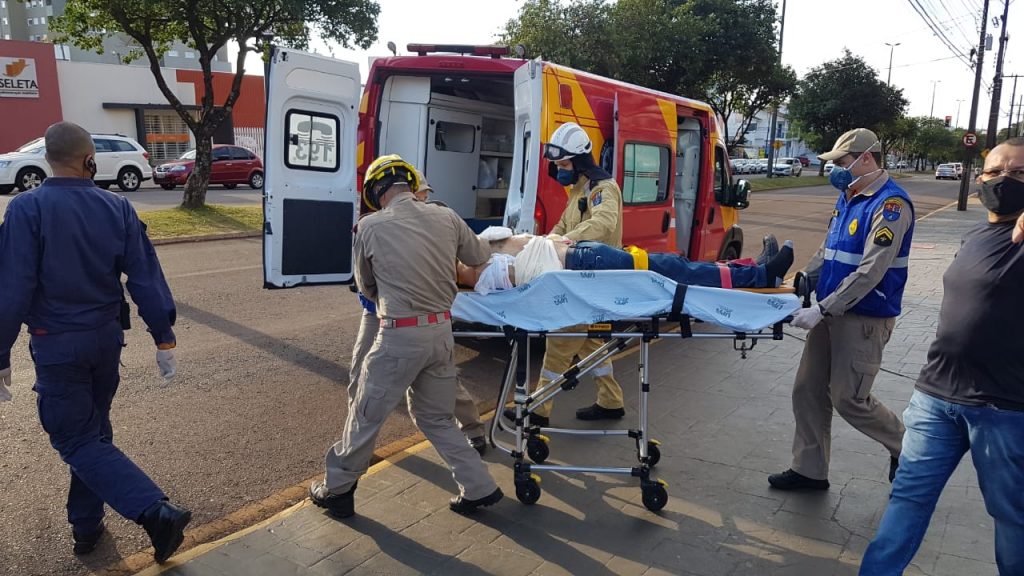 Trabalhador fica em estado grave ao cair de aproximadamente seis metros em shopping no Centro