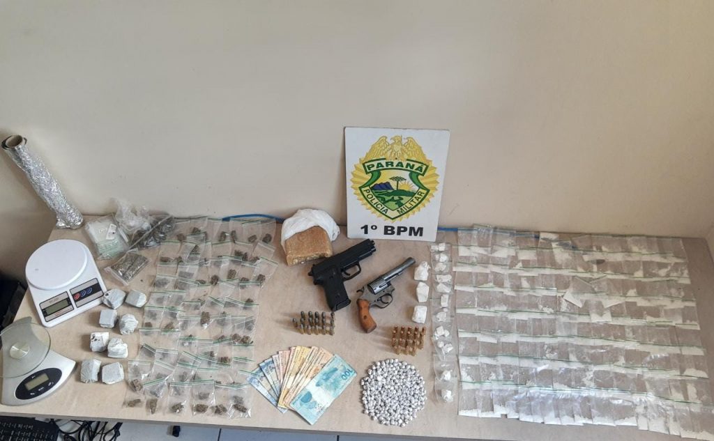Polícia Militar acaba com ponto de tráfico de drogas em Castro