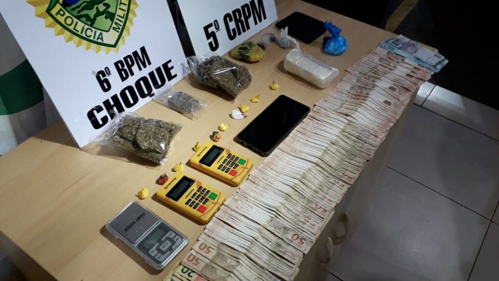 Família é presa pela PM suspeita de traficar drogas no Bairro Santa Felicidade