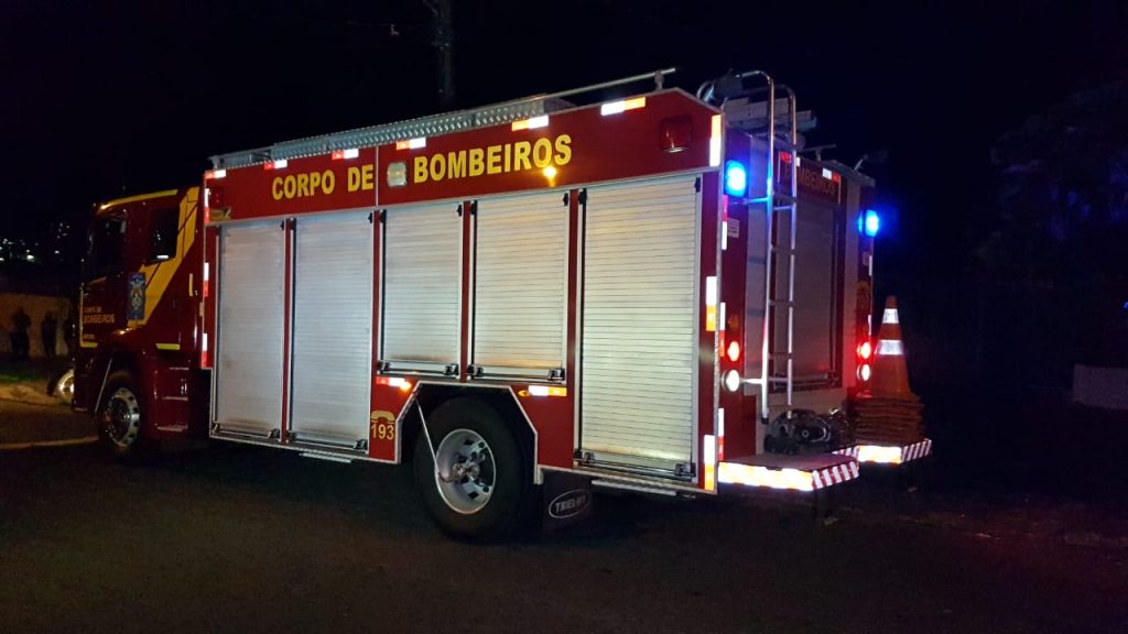 Princípio de incêndio em imóvel mobiliza Bombeiros ao Bairro Tropical