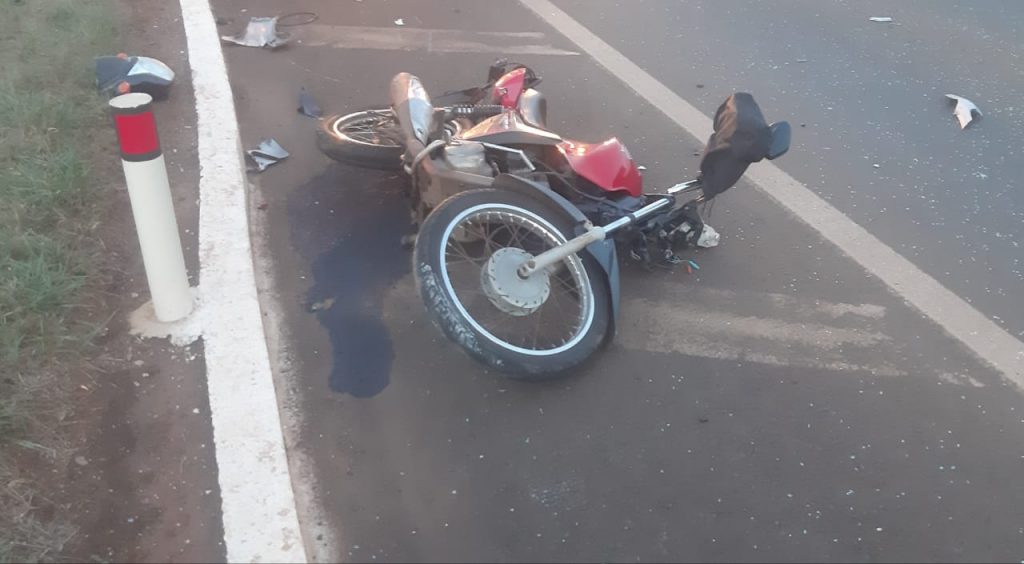 Motociclista fica ferido após acidente na BR-280 em Marmeleiro