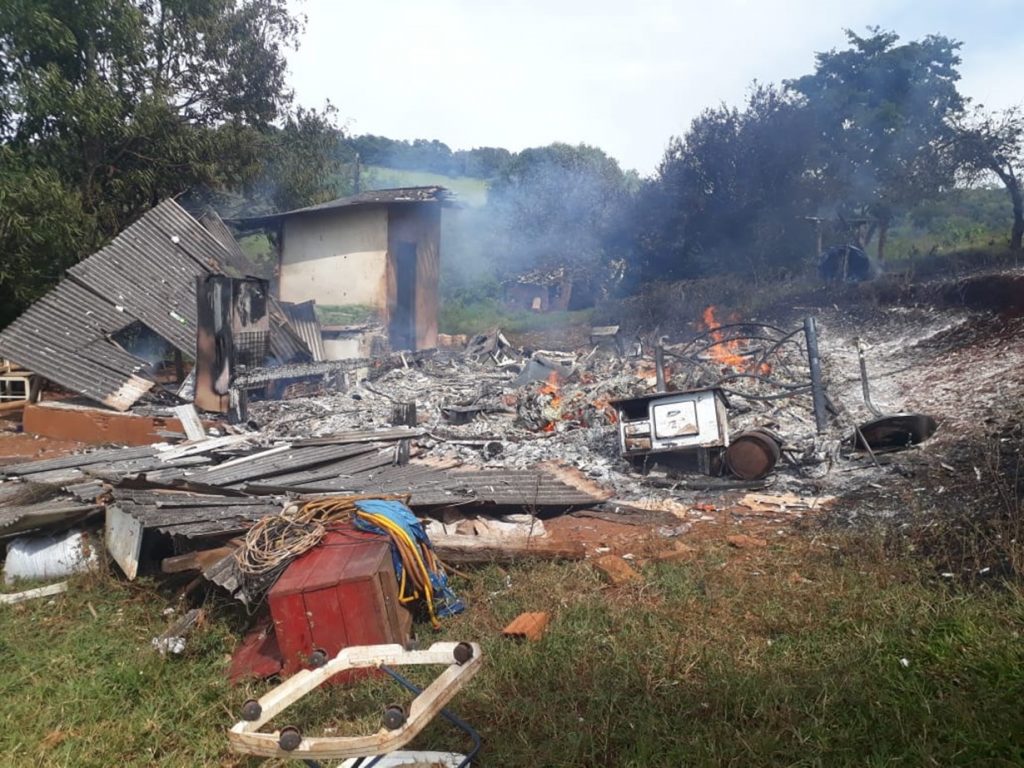 Casa é destruída por incêndio no interior de Sulina