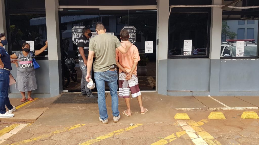 Homem é preso em ação do GDE da Polícia Civil no Bairro Santo Onofre