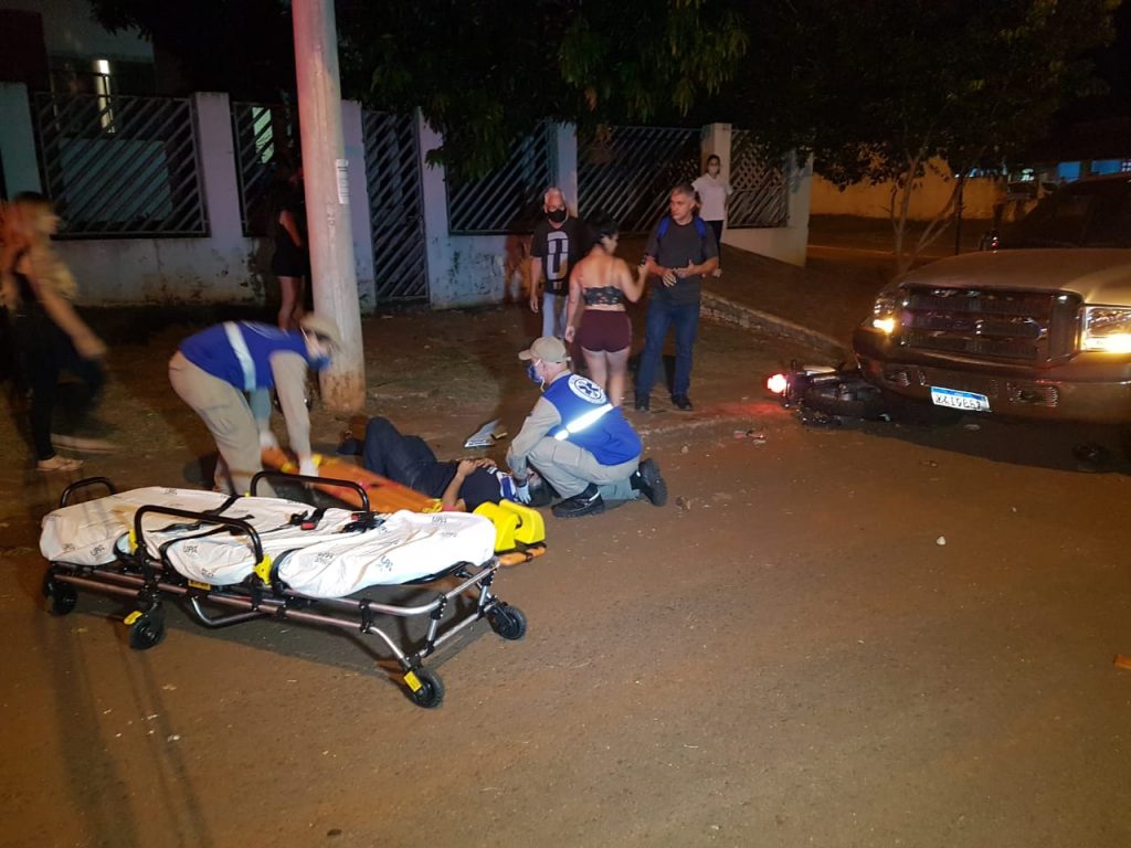 Jovem fica ferido em colisão entre moto e caminhonete no Bairro Nova Cidade; Siate foi mobilizado