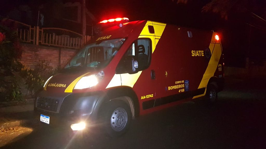 Idosa de 85 anos sofre queda e se fere, no Bairro Guarujá