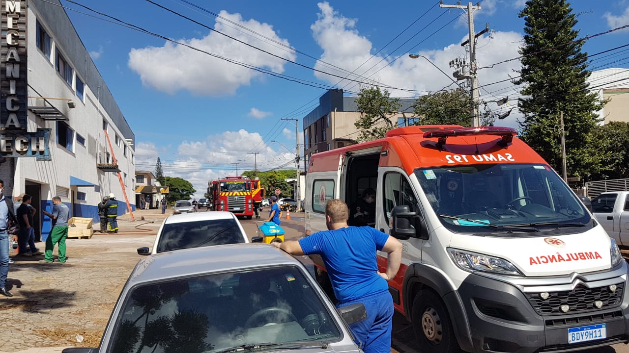 Após incêndio em Comércio de bebidas, Samu presta atendimento a pessoas que estavam no local