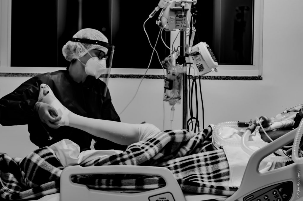 HUOP compartilha experiências da Fisioterapia na UTI Covid-19 com profissionais do município