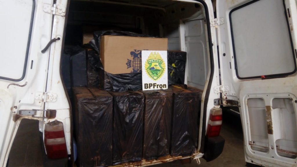 BPFron apreende Fiat Fiorino com 1.250 pacotes de cigarros contrabandeados em Toledo