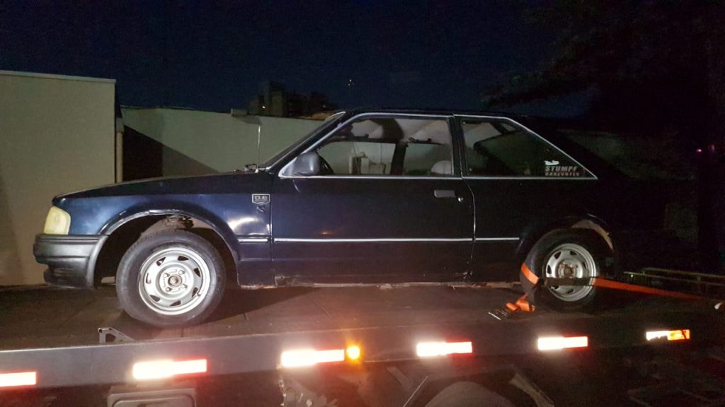 Ford Escort com registro de furto é localizado pela PM no Conjunto Riviera