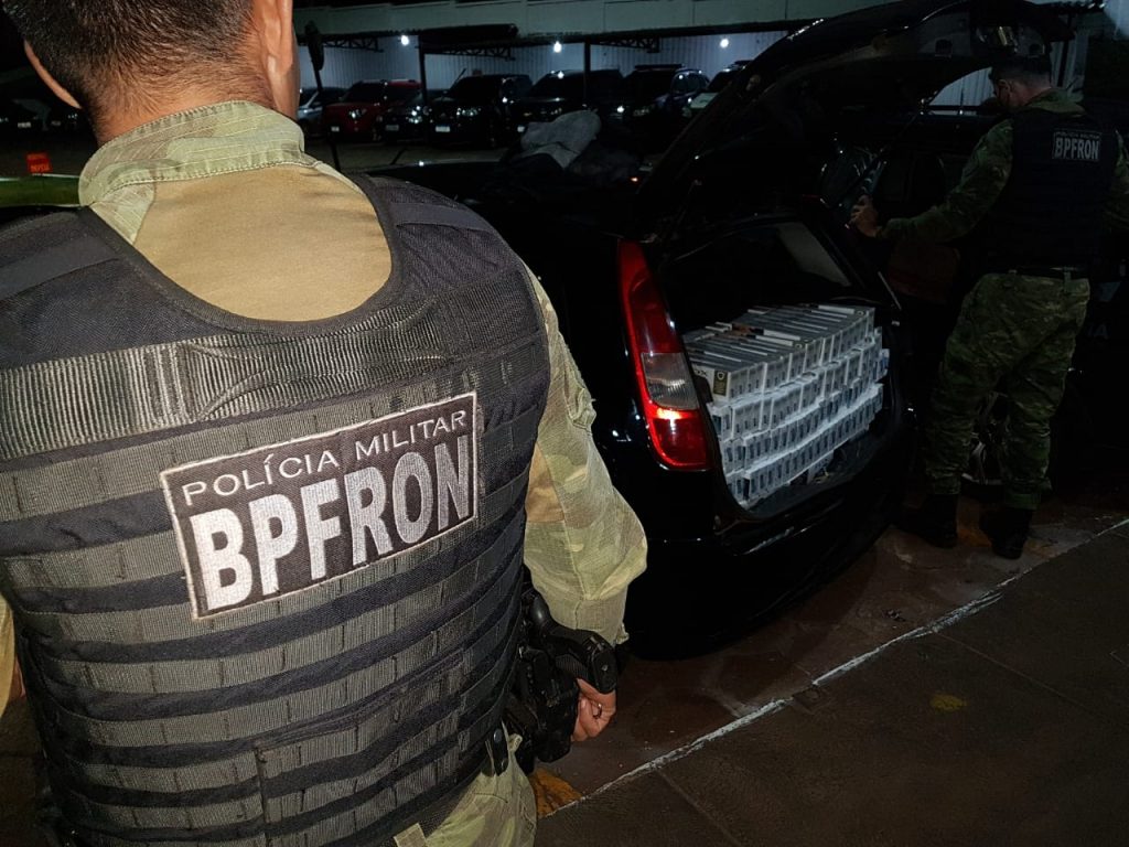 BPFron apreende Ford Fiesta carregado com cigarros contrabandeados