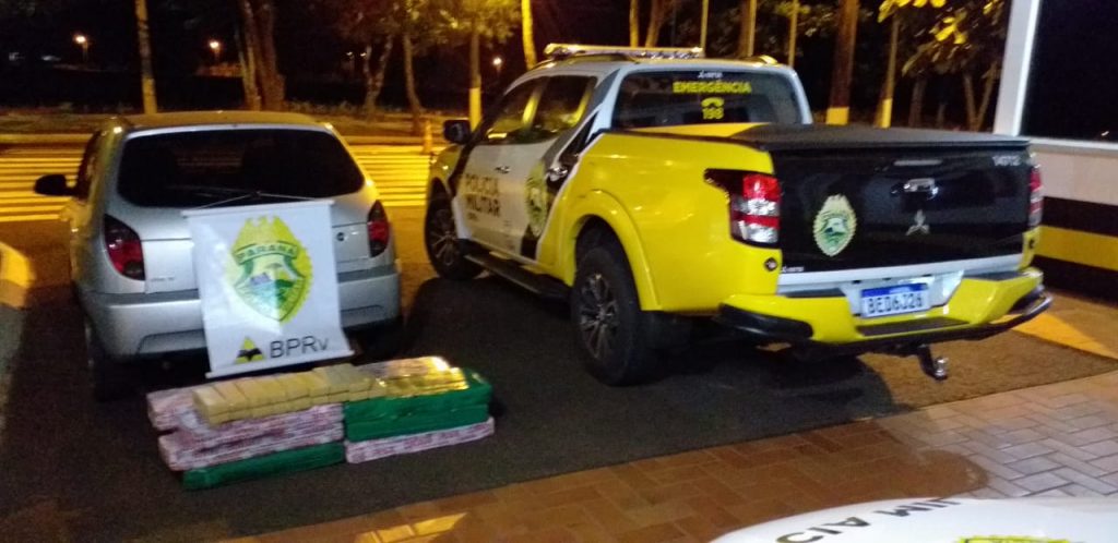 Policia Rodoviária de Santa Helena detém casal em celta que transportava 140 quilos de maconha, na PR-488