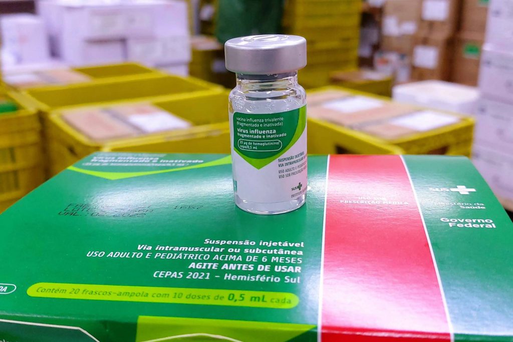 Paraná distribui 613 mil vacinas contra a Covid-19 e Influenza