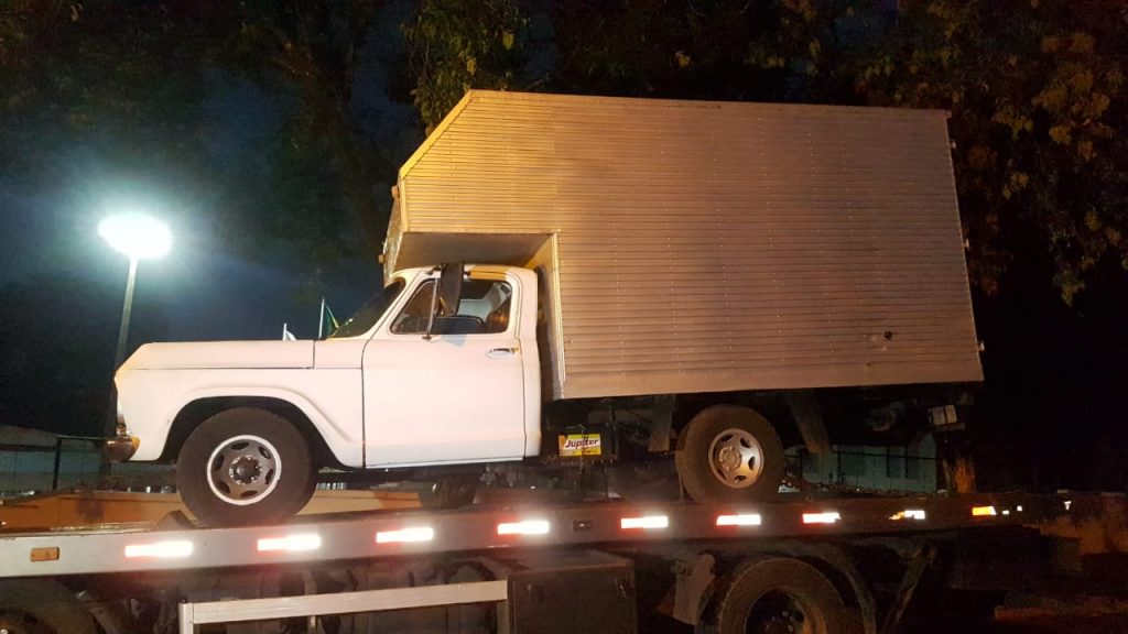 Caminhão furtado em Santa Tereza do Oeste é localizado às margens da BR-369, em Cascavel