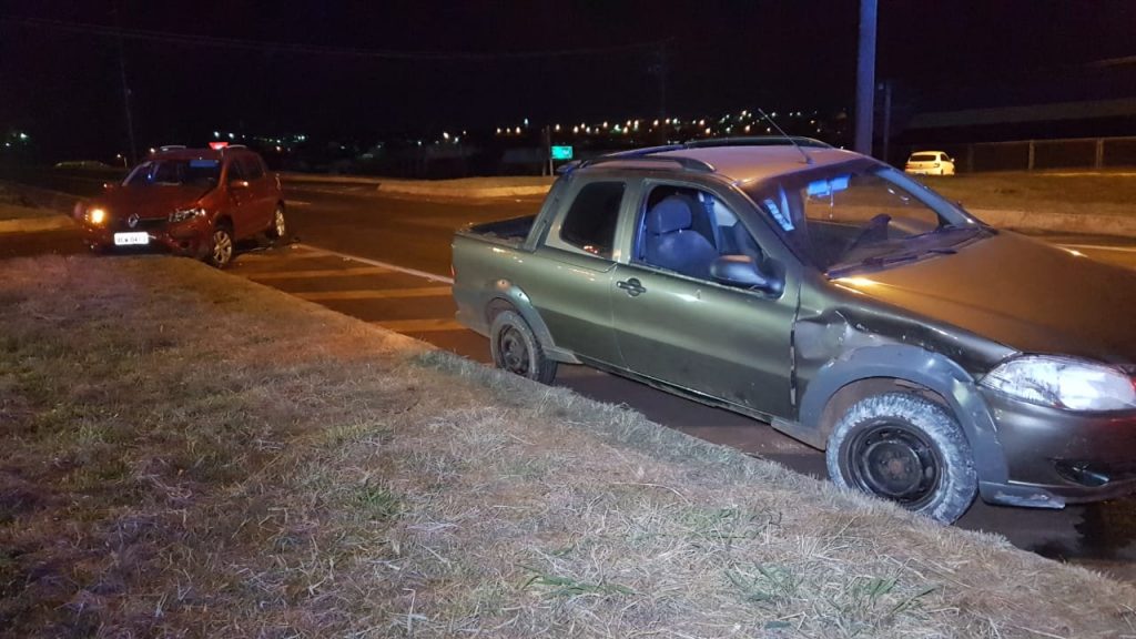 Sandero e Strada batem na BR-277, no Trevo da Portal