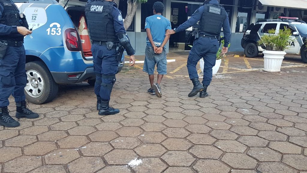 Acusado de agredir mulher no Centro é detido pela GM e levado à Delegacia