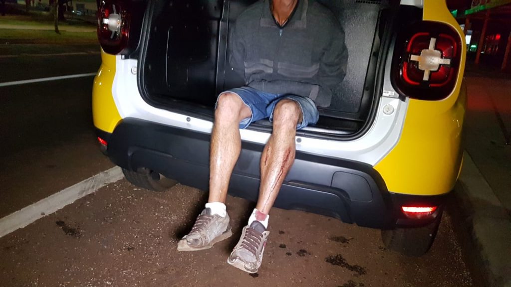 Homem em surto tenta invadir apartamento na Avenida Brasil e é detido pela Polícia Militar