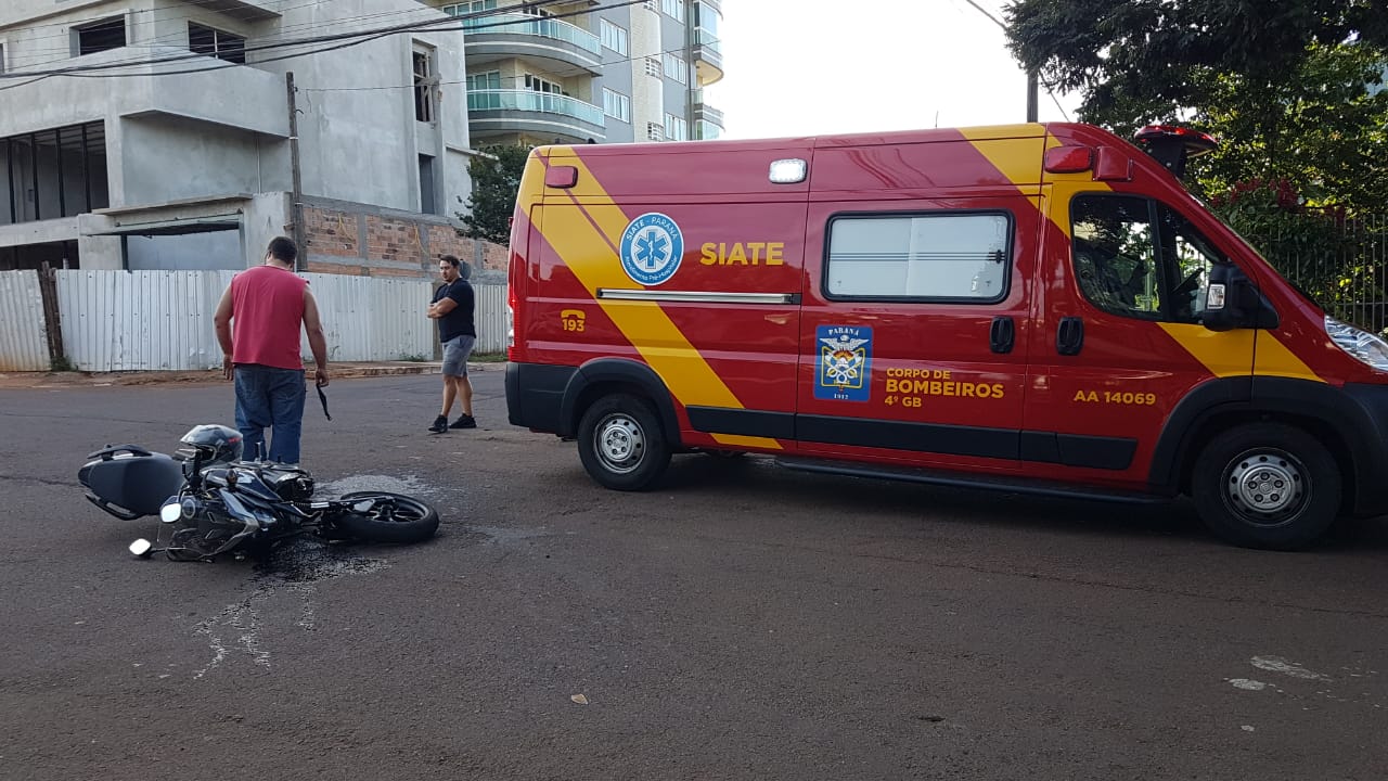 Motociclista fica ferido em acidente na Rua Pedro Ivo, na Região do Lago