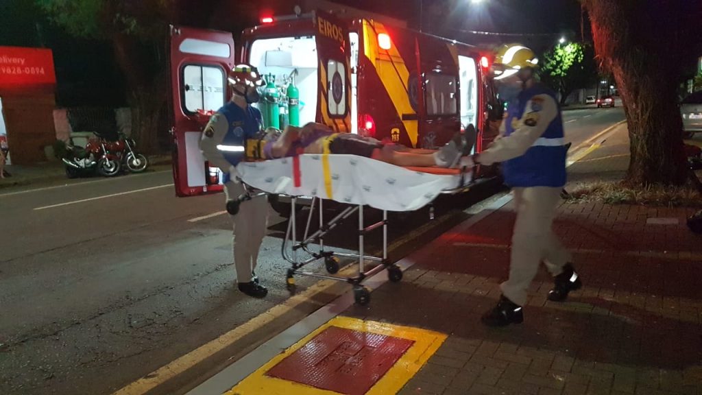 Motociclista fica ferido após colisão na Rua Paraná Motociclista fica ferido após colisão na Rua Paraná