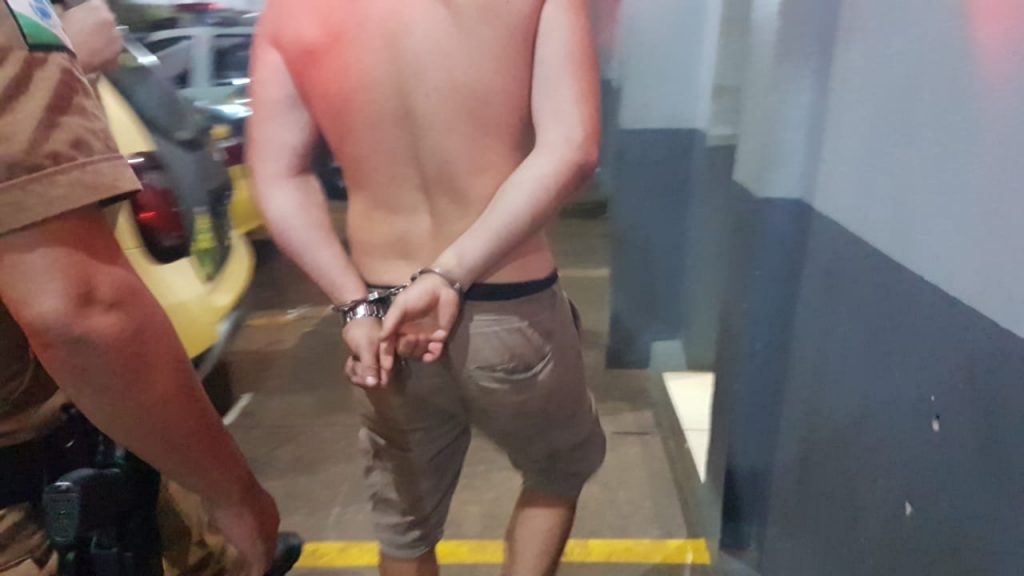 Homem ameaça a ex-esposa com chave de fenda no Alto Alegre; ele tentou resistir a prisão mas acabou detido pela PM